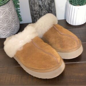 3/$60 UGG Disquette Chestnut Shearling Lined Mules Size 7
